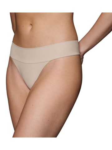 Triumph Stringi "Body Make-Up" w kolorze beżowym