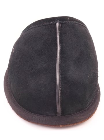 UGG Skórzane kapcie "Scuff" w kolorze czarnym