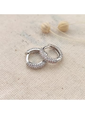 atelier MIU Weißvergold. Creolen mit Edelsteinen