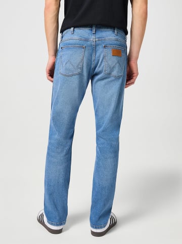 Wrangler Dżinsy - Regular fit - w kolorze błękitnym