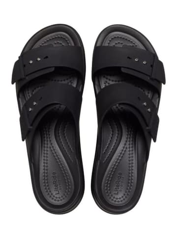 Crocs Klapki "Brooklyn Buckle" w kolorze czarnym na koturnie