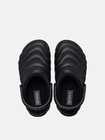 Crocs Chodaki "Classic Lined Overpuff" w kolorze czarnym