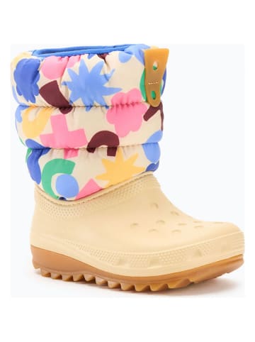 Crocs Kozaki zimowe "Classic NeoPuff" w kolorze beżowym ze wzorem