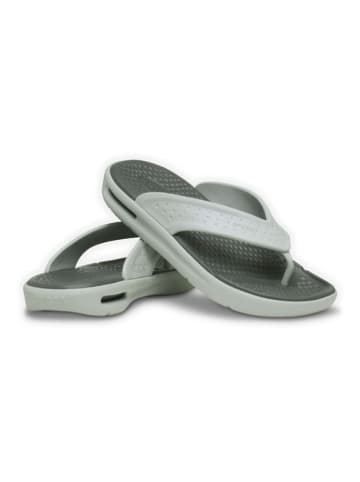 Crocs Japonki "InMotion Flip" w kolorze szarym