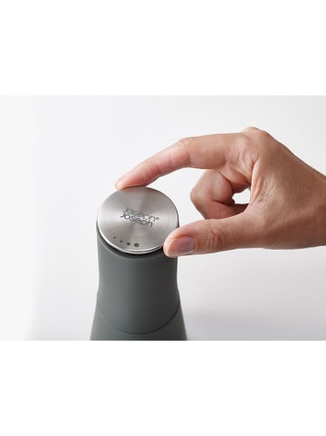 JosephJoseph 2-częściowy zestaw w kolorze czarno-beżowym do soli i pieprzu - wys. 16,9 cm