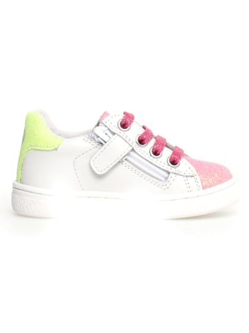 Naturino Skórzane sneakersy "Hasselt" w kolorze białym ze wzorem