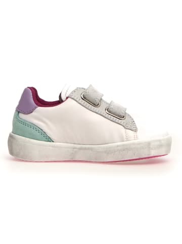 Naturino Skórzane sneakersy "Kristil" w kolorze białym ze wzorem