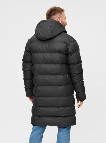 Derbe Wintermantel in Schwarz