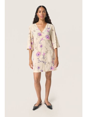 Soaked in Luxury Sukienka w kolorze kremowo-fioletowym