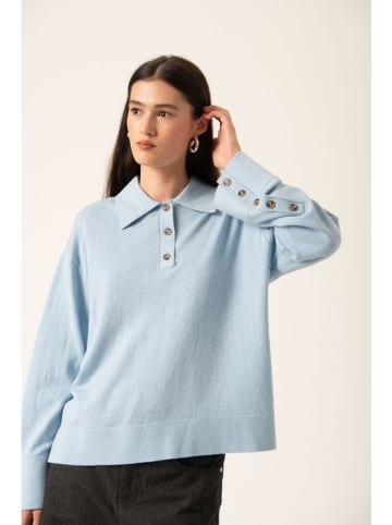 Soaked in Luxury Pullover in Hellblau