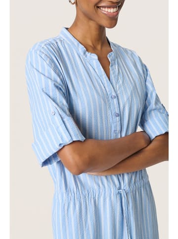 Soaked in Luxury Sukienka "Anvitte" w kolorze błękitnym