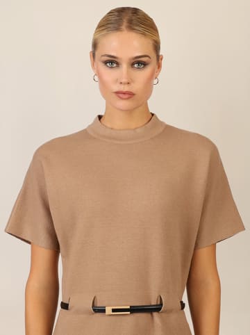 APART Sukienka dzianinowa w kolorze karmelowym