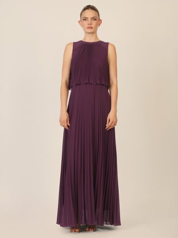 APART Plisseekleid in Pflaume