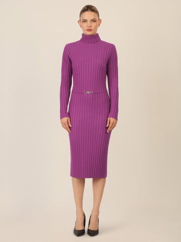 APART Sukienka dzianinowa w kolorze fioletowym