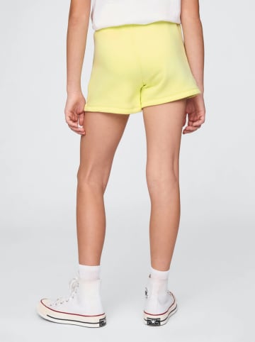 GAP Sweatshorts in Gelb
