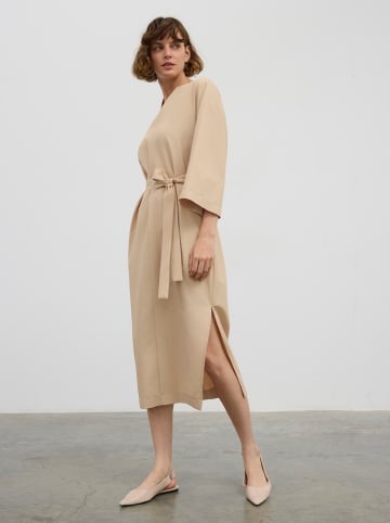 BGN Kleid in Beige