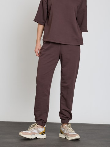 BGN Spodnie dresowe w kolorze brązowym