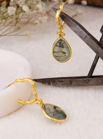 Pierres delicates Vergulde oorstekers met edelstenen