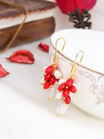 Pierres delicates Vergulde oorhangers met parels en edelstenen