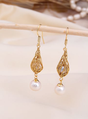 L'Atelier de Gaia Vergulde oorhangers met parels