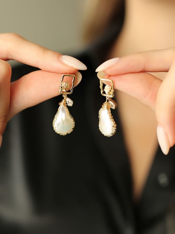 Pierres delicates Vergulde oorstekers met parelmoer en edelstenen