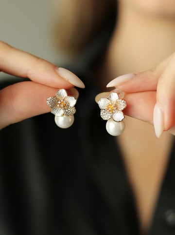 Pierres delicates Vergulde oorstekers met parels en edelstenen