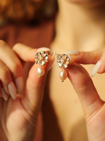 Pierres delicates Vergulde oorstekers met parels