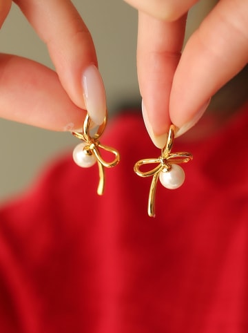 Pierres delicates Pozłacane kolczyki-kreole z perłami