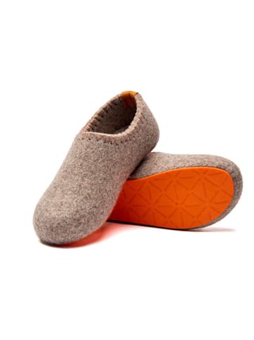 Comfortfusse Kapcie w kolorze brązowym