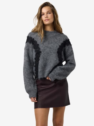 Noisy may Sweter w kolorze szarym