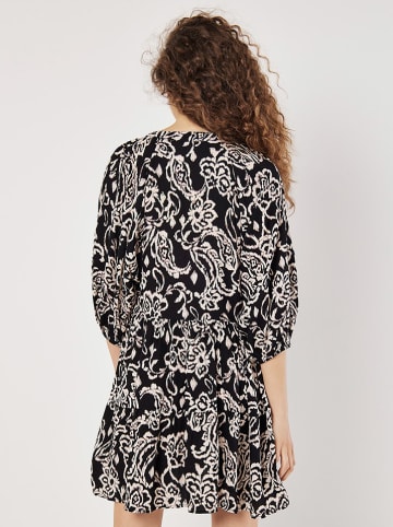 Apricot Kleid in Schwarz/ Weiß