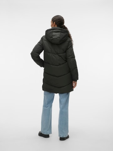 Vero Moda Płaszcz zimowy "VMHALSEY" w kolorze ciemnozielonym