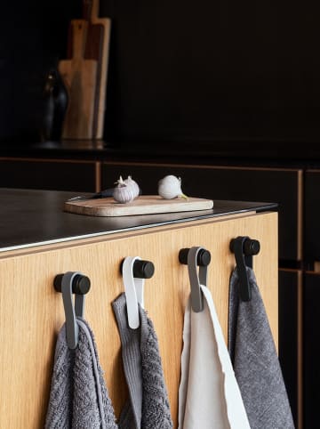 Zone Denmark Uchwyty (2 szt.) "Loop" w kolorze szarobrązowym na ręczniki - 8 x 5,5 cm