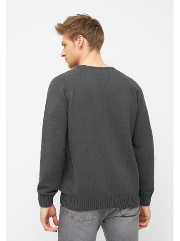 Derbe Pullover in Grau