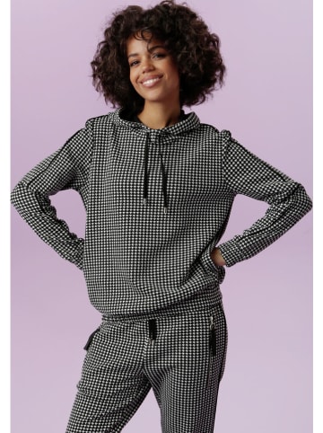 Aniston Hoodie in Schwarz/ Weiß