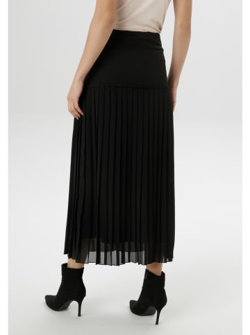 Aniston Plisseerock in Schwarz