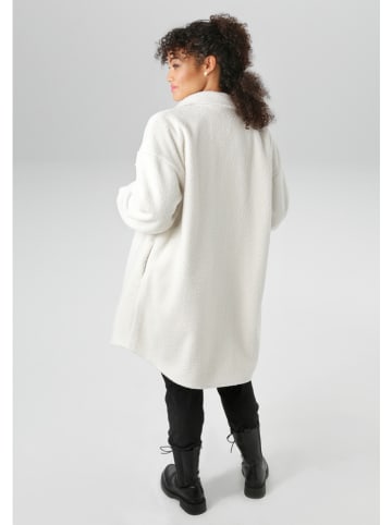 Aniston Teddymantel in Creme