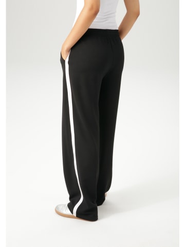 Aniston Sweathose in Schwarz