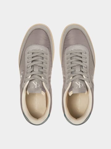 Calvin Klein Leder-Sneakers in Grau/ Beige
