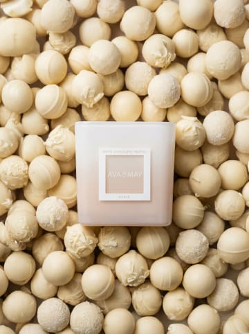 AVA & MAY Duftkerze "White Chocolate" in Weiß/ Beige - 450 g