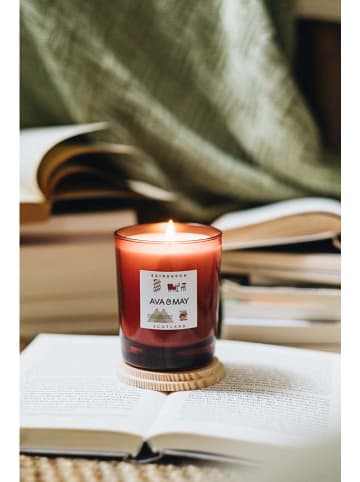 AVA & MAY Duftkerze "Edinburgh" in Rotbraun - 180 g