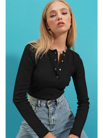Trend Alaçatı Stili Koszulka w kolorze czarnym