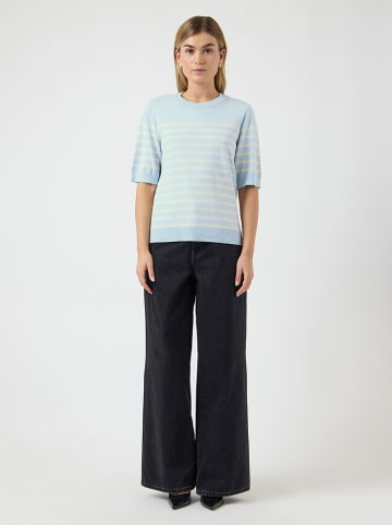 YAS Sweter w kolorze błękitno-białym