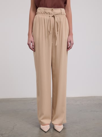 BGN Spodnie w kolorze beżowym