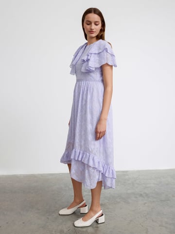 BGN Sukienka w kolorze lawendowym