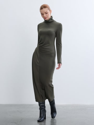 BGN Sukienka w kolorze khaki