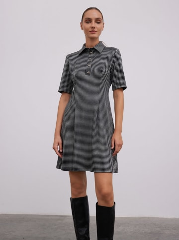 BGN Kleid in Schwarz/ Grau