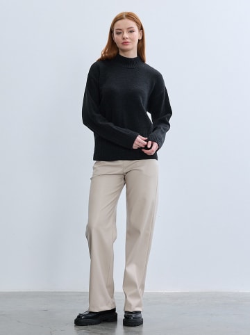 BGN Sweter w kolorze czarnym
