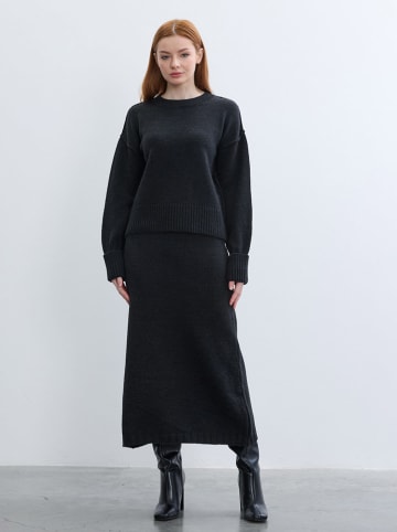 BGN Sweter w kolorze czarnym