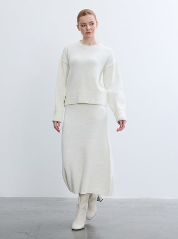 BGN Sweter w kolorze kremowym